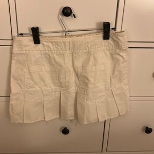 EUC American Eagle pleated cream mini skirt Sz 2